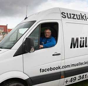 Suzuki Müller holt Motorrad im Winter bei Kunden ab